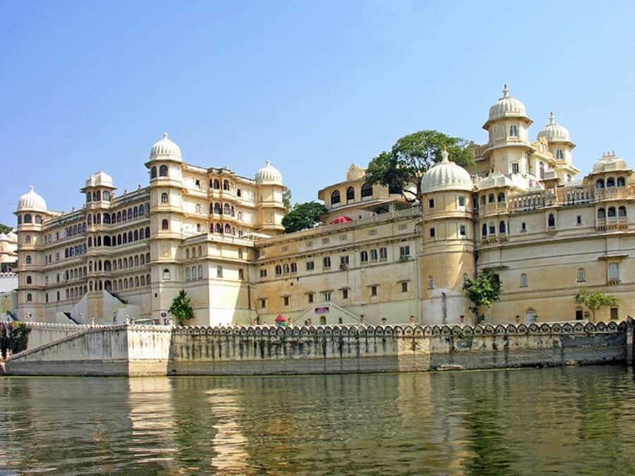 Udaipur City Sightseeing Tour By Car With Guide - The Experience: Pros and Cons