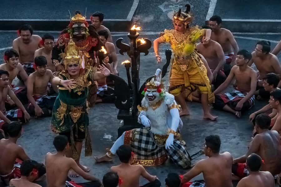Uluwatu Sunset Temple - Kecak Dance Show & Seafood Dinner - Why This Tour Works Well