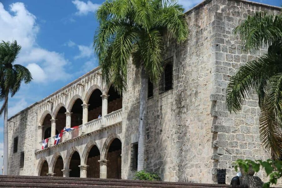 Zona Colonial Hictorical Tour with a local artist - The Experience of the Guide: GaudyMercy