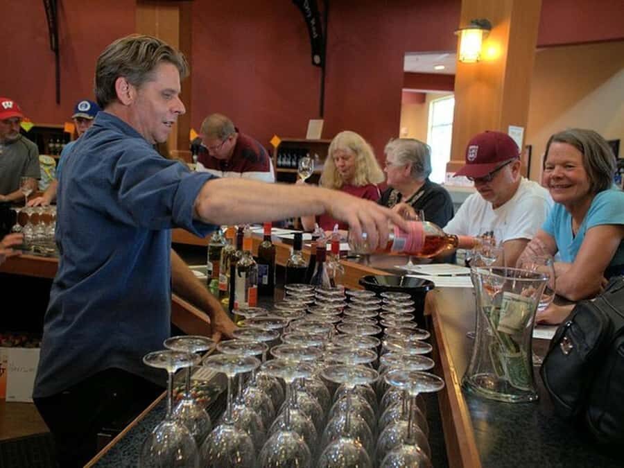 Branson: VIP Wine Tasting and Dinner Tour - Dining in Style