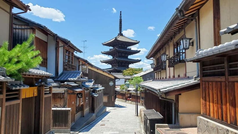 Geisha at Dusk: A Stroll Through Old Kyoto - What Makes This Tour Special?