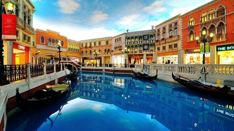 Macau: Venetian-Style Gondola Ride - A Closer Look at the Experience
