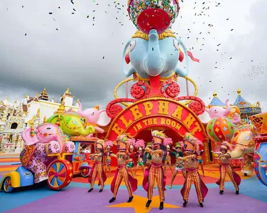 Phuket: Carnival Magic Show Royal Seat with Dinner - The Show Itself